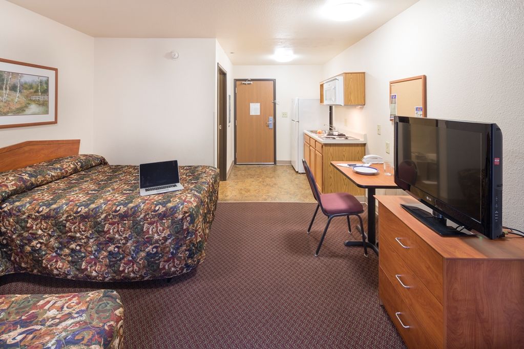 Woodspring Suites Holland - Grand Rapids Room photo